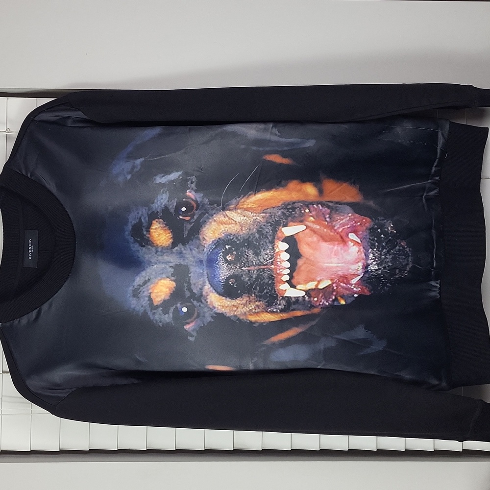 Givenchy Rottweiler crew neck Sweater. Size M